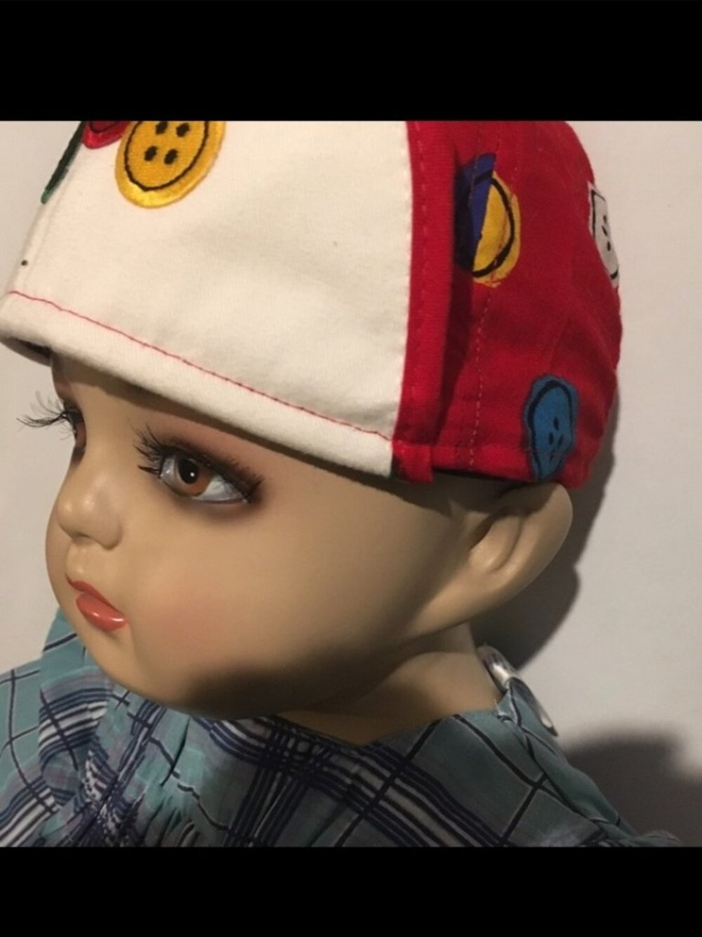 Buttons themed Hat Size 21 Infant